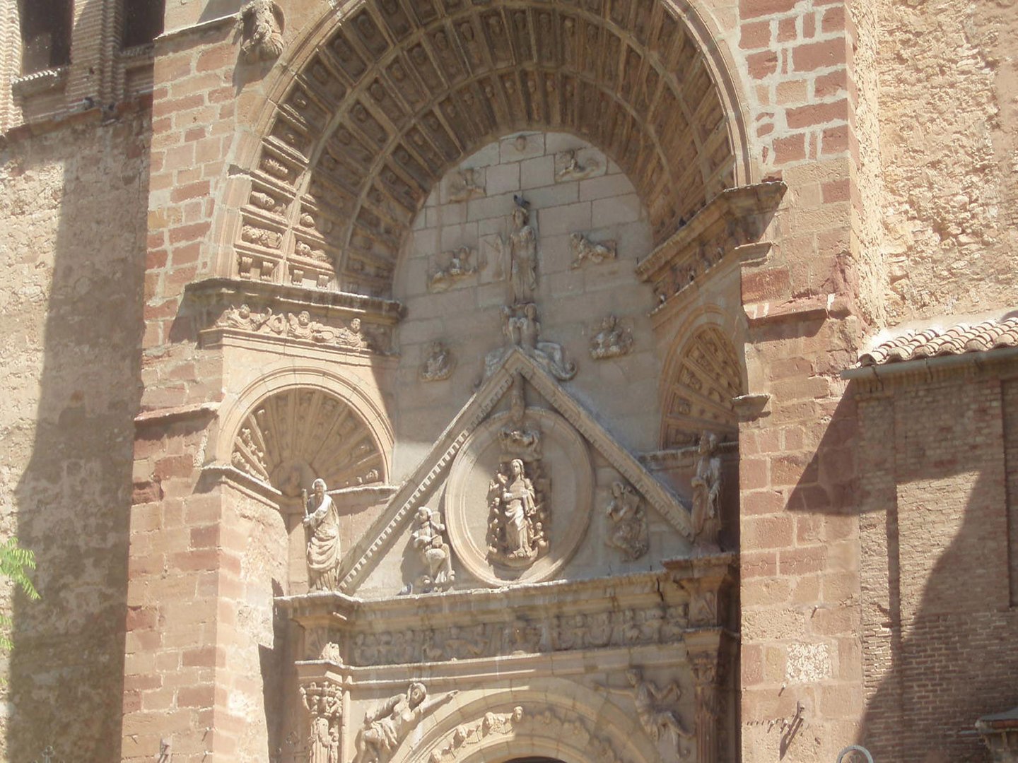 Manzanares - Parroquia de la Asunción - Fachada plateresca