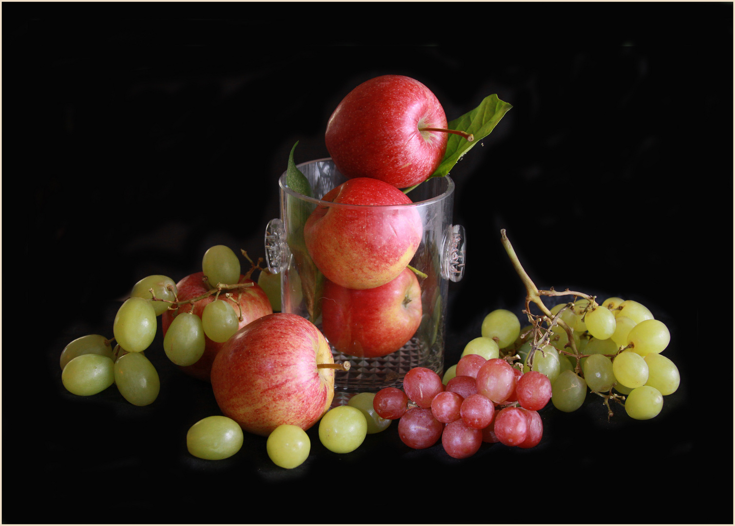 Manzanas y uvas