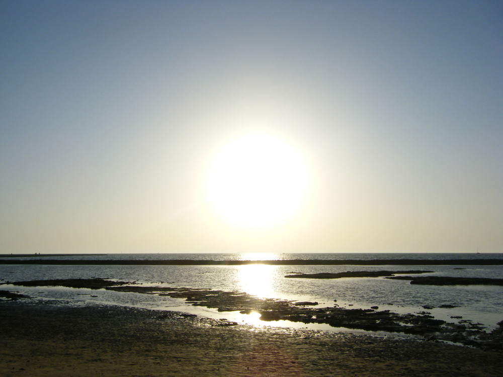 mar con reflejos de plata