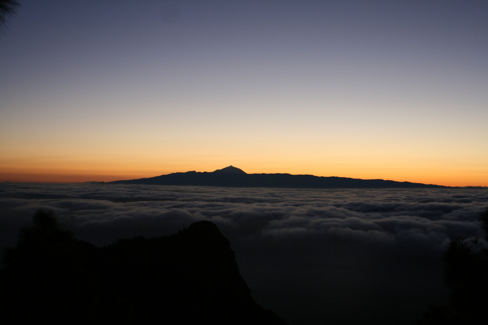 Mar de Nubes entre dos islas