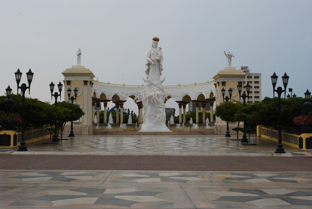 Maracaibo, Monumento a la Virgen de Chiquinquira, Venezuela