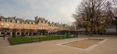 Marais - Place des Vosges - 02
