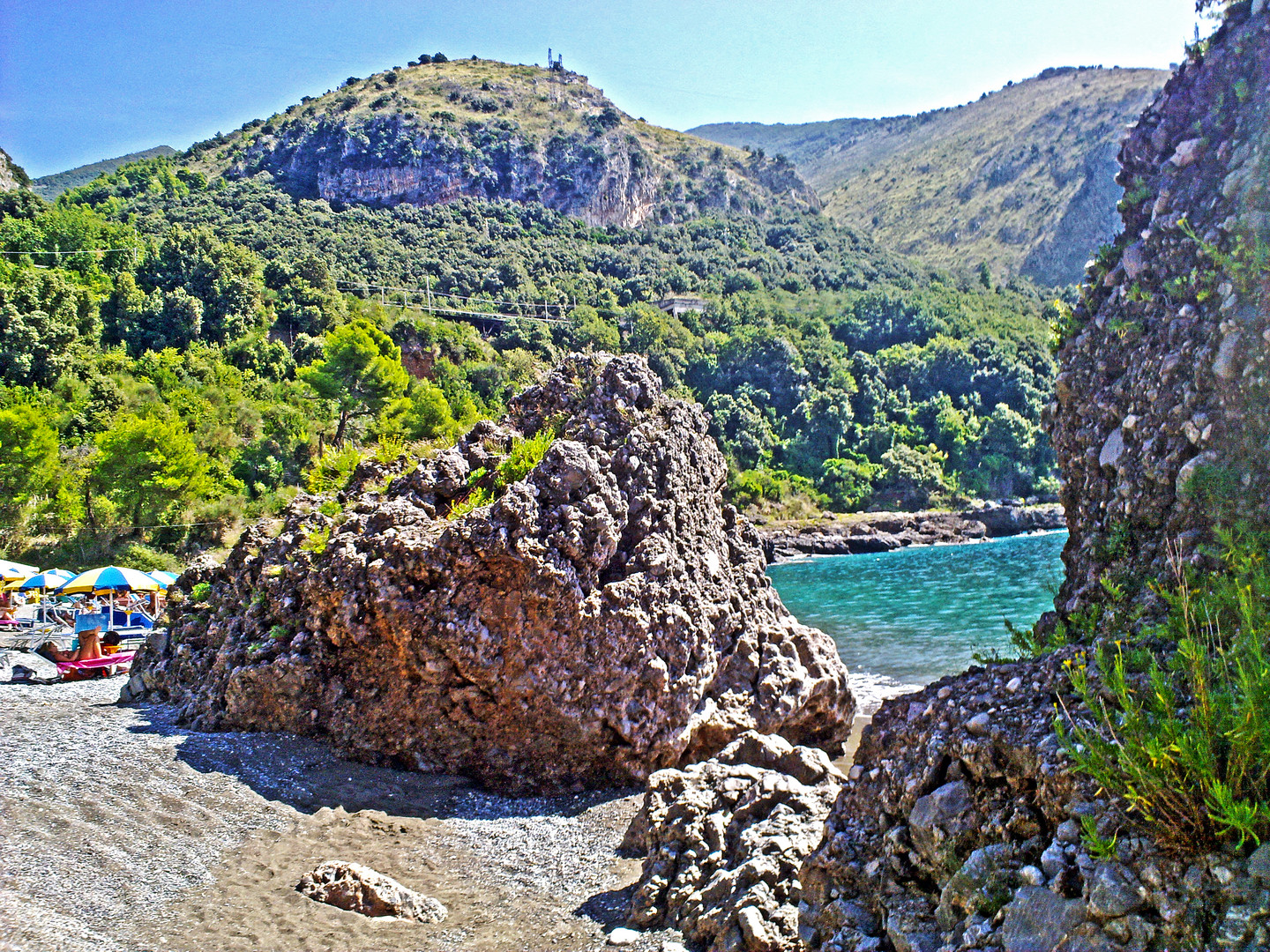 Maratea-Acquafredda: il fascino delle scogliere ed il profumo del mare.....