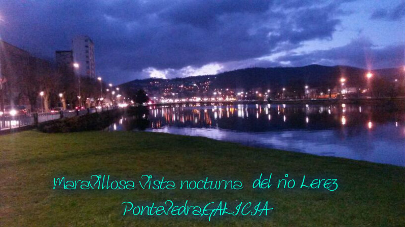 Maravillosa vista nocturna del rio Lerez,Pontevedra,Galicia