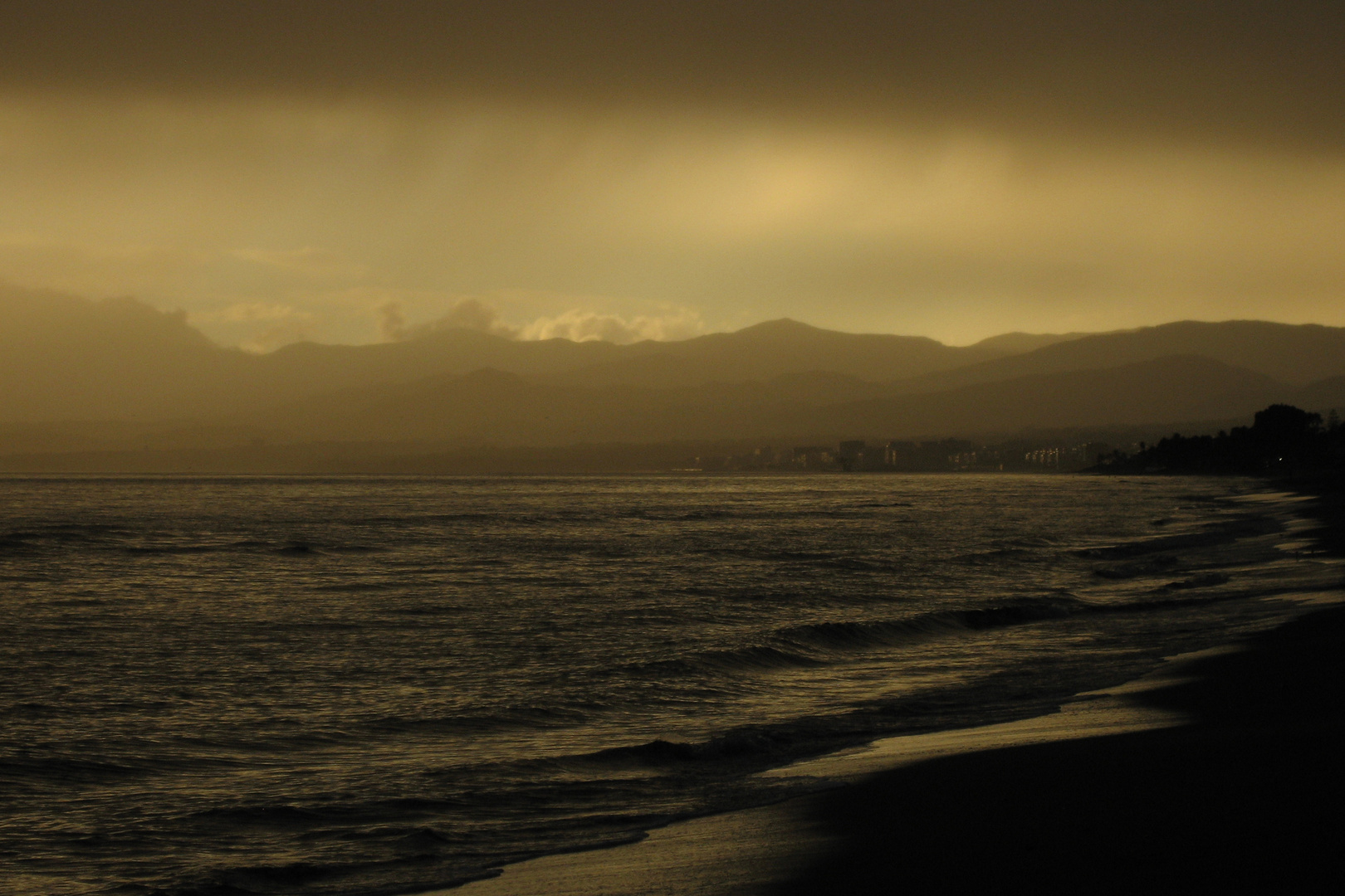 Marbella: Sonne und Regen