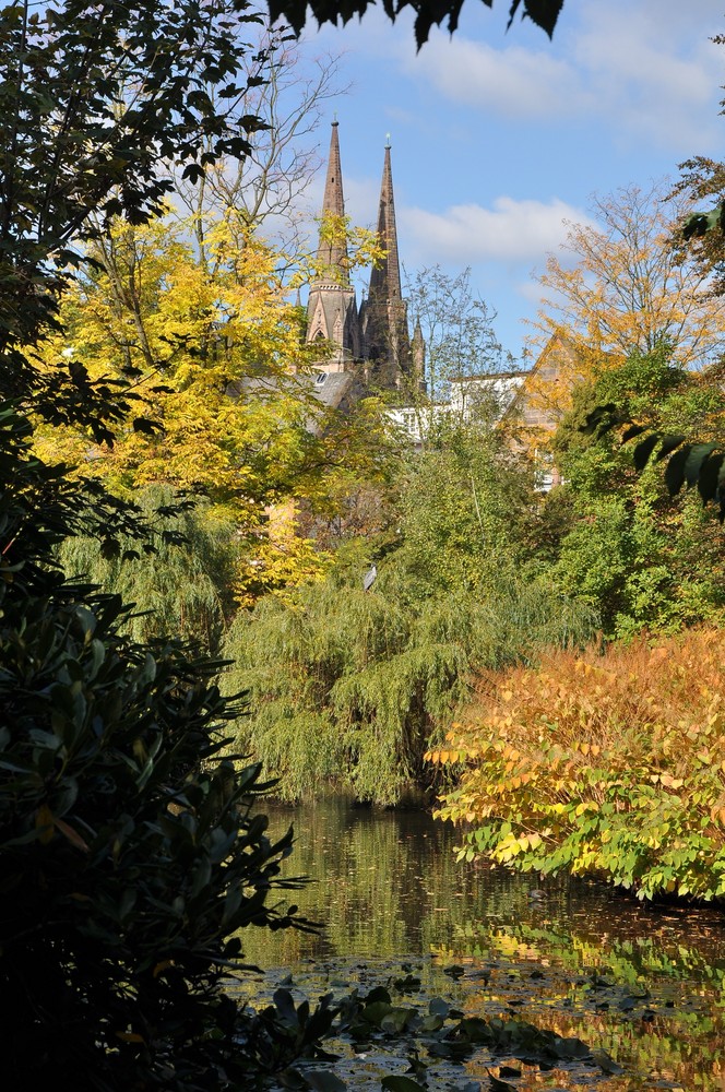 Marburg - Alter botanischer Garten und E-Kirche