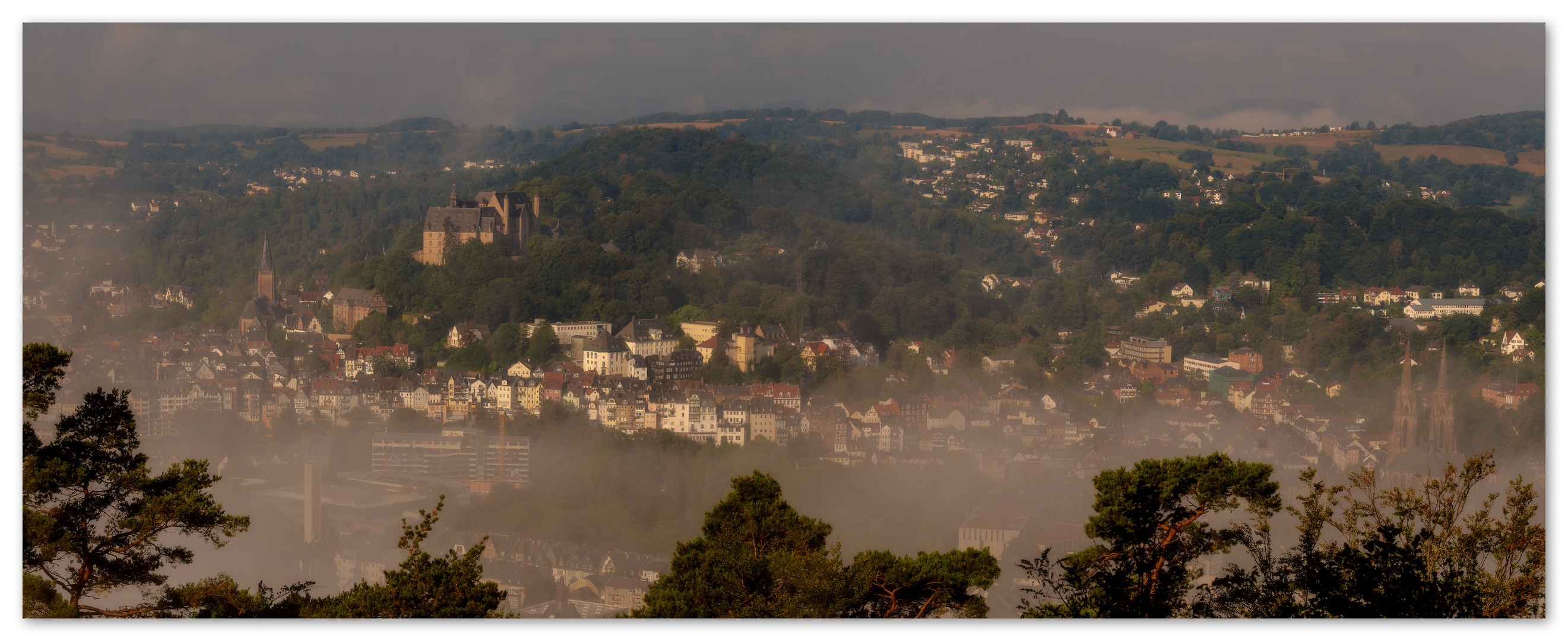 Marburg im morgendlichen Nebel