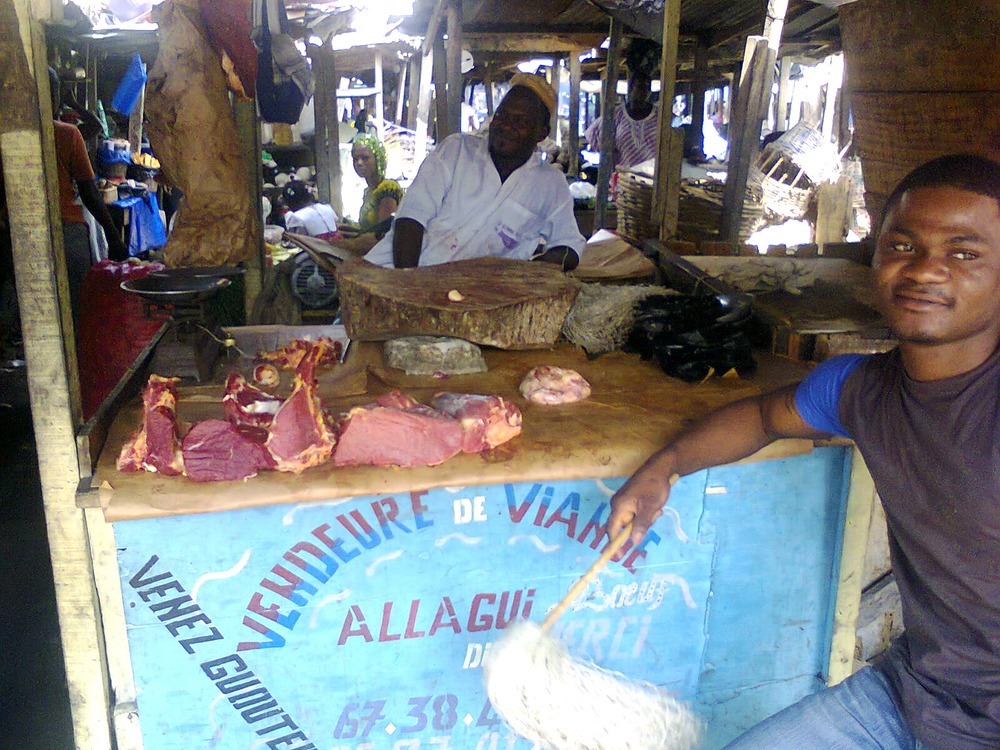 Marché à Abidjan-Cocody. Étale de viande