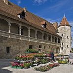 Marché aux fleurs devant le Château de Nérac (XIVème-XVIème)