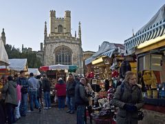 Marché de Noël devant l’Eglise Sainte-Marie La Grande  --  Cambridge