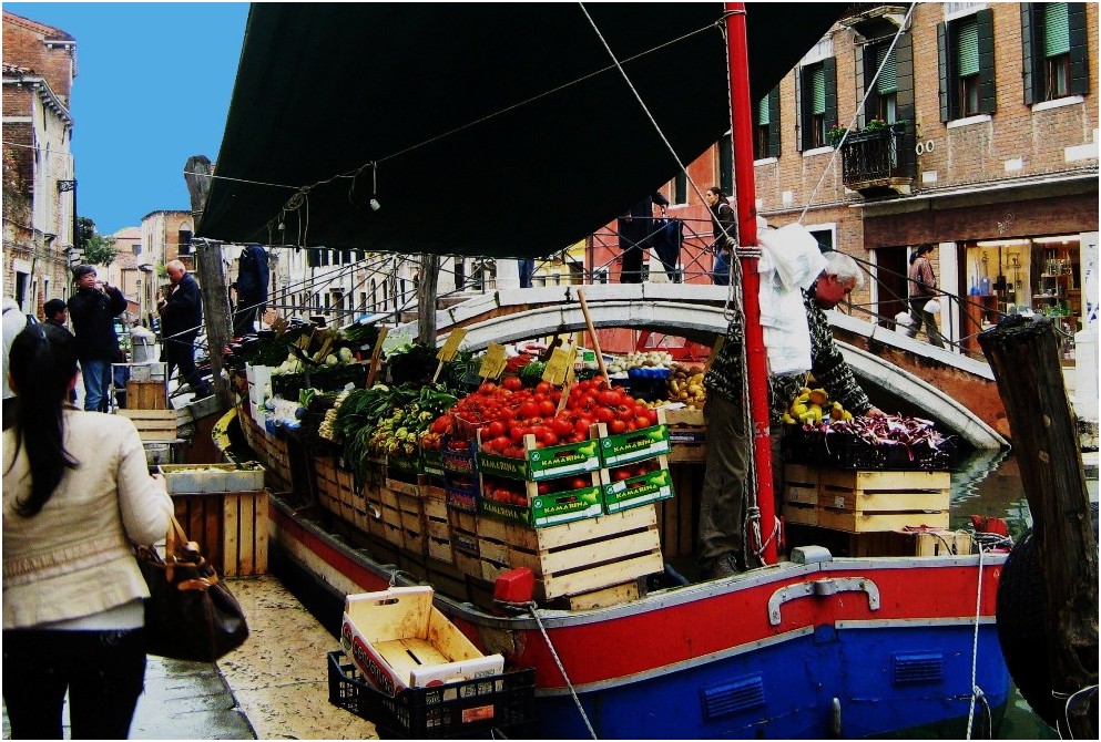 marché flottant à Venise