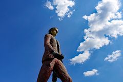 marcher la tète dans les nuages....