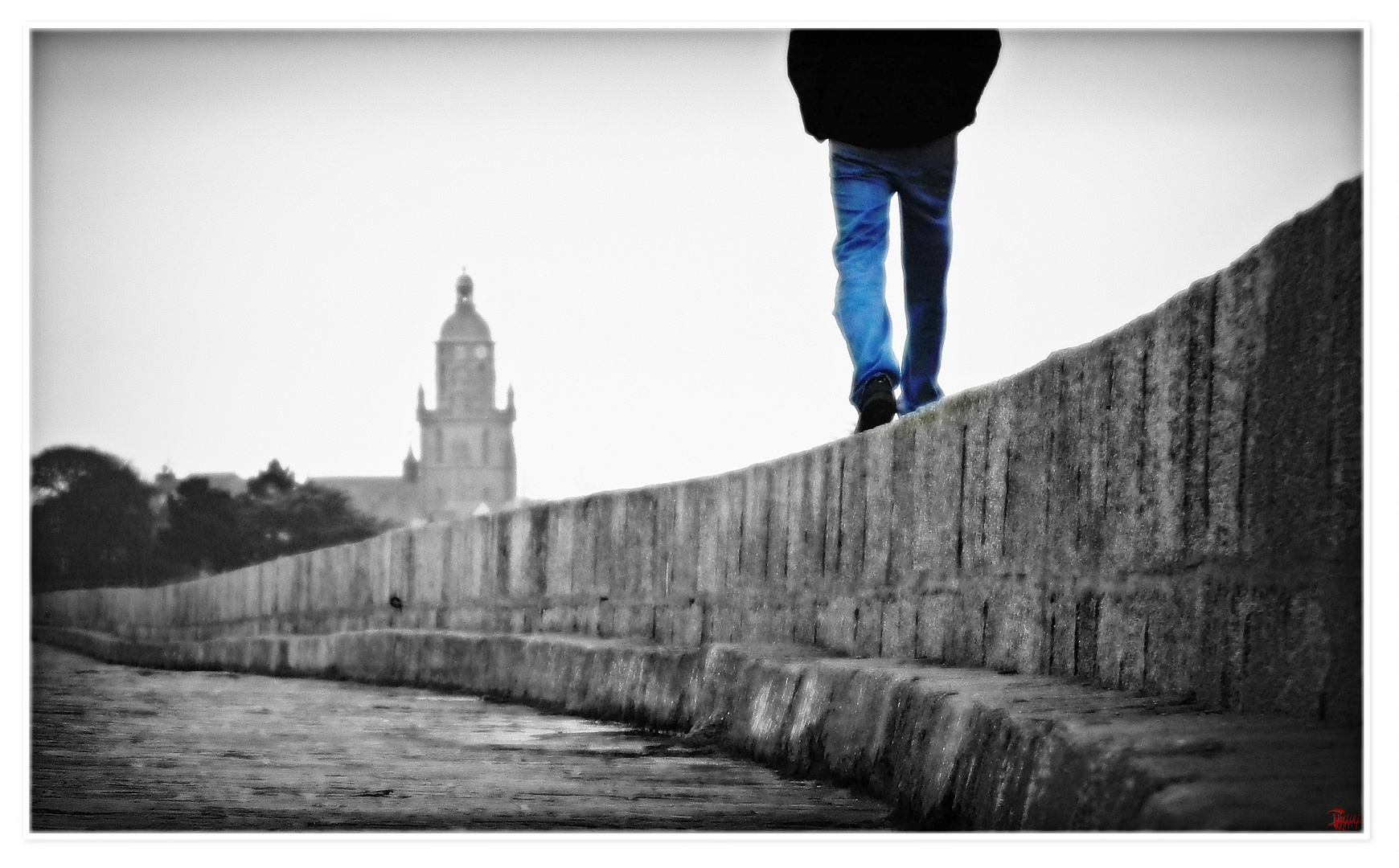 marcher la tête haute