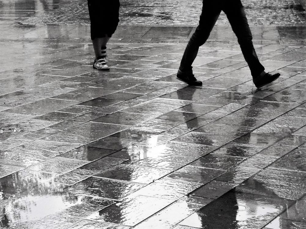 Marcher sous la pluie