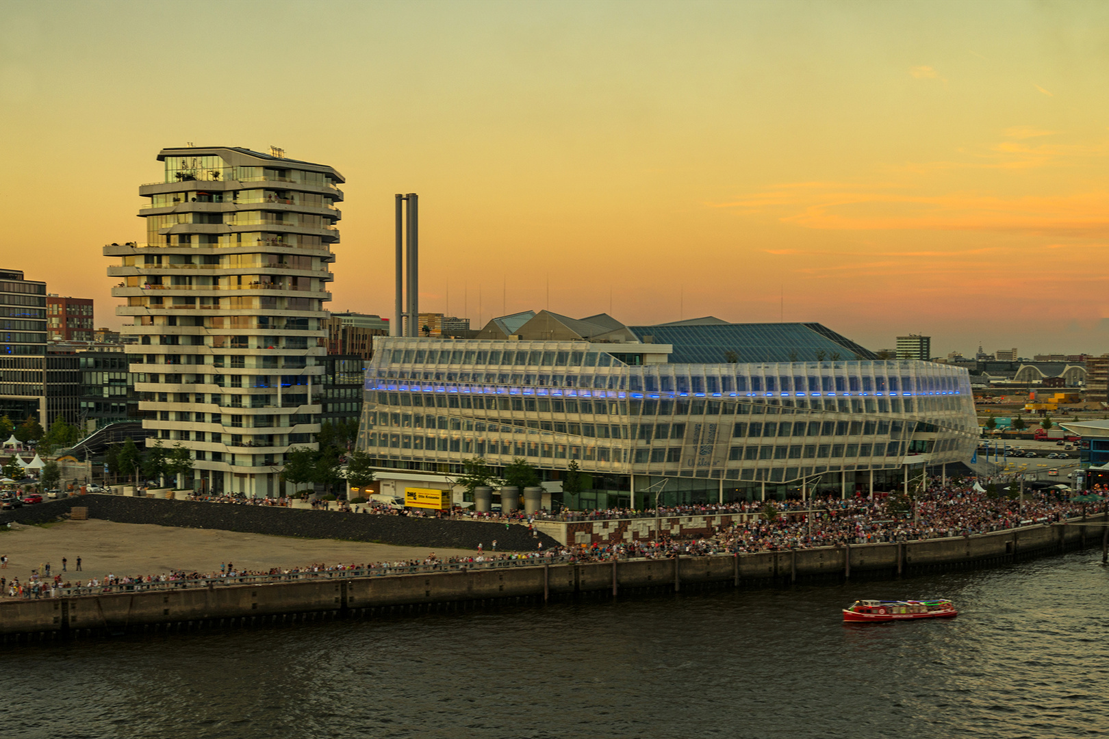 Marco-Polo-Tower und Unilever Haus