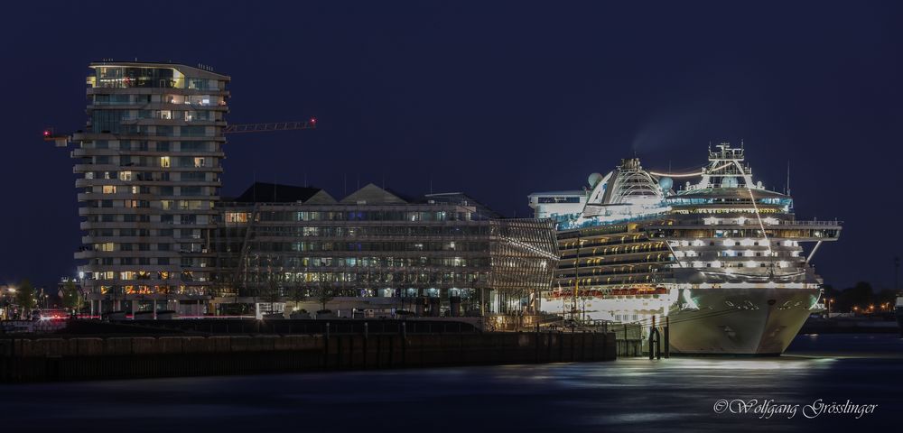 Marco Polo Tower und Unliverhaus