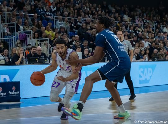 Marcus Shaver jr. (BG Göttingen) vs Osun Osunniyi (MLP Academics Heidelberg)