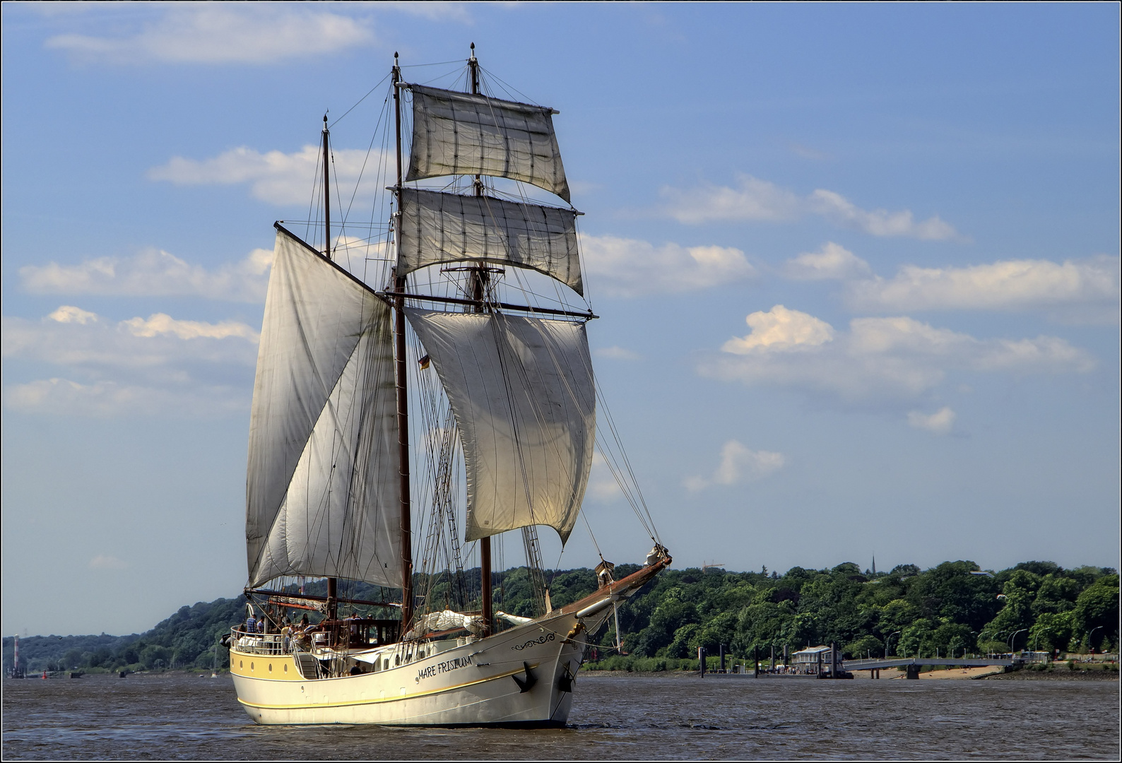 "MARE FRISIUM" endlich mal mit ein paar gesetzten Segeln....