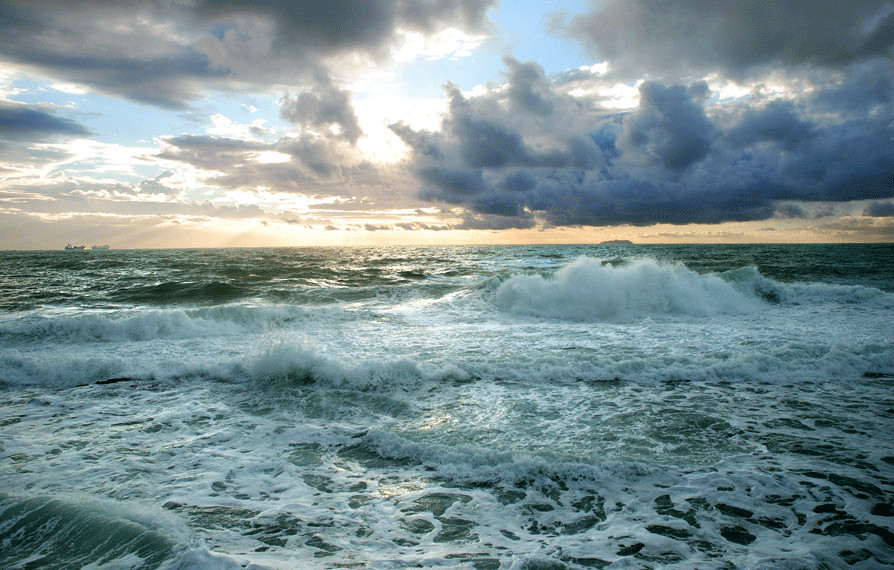 Risultati immagini per immagini mare mosso