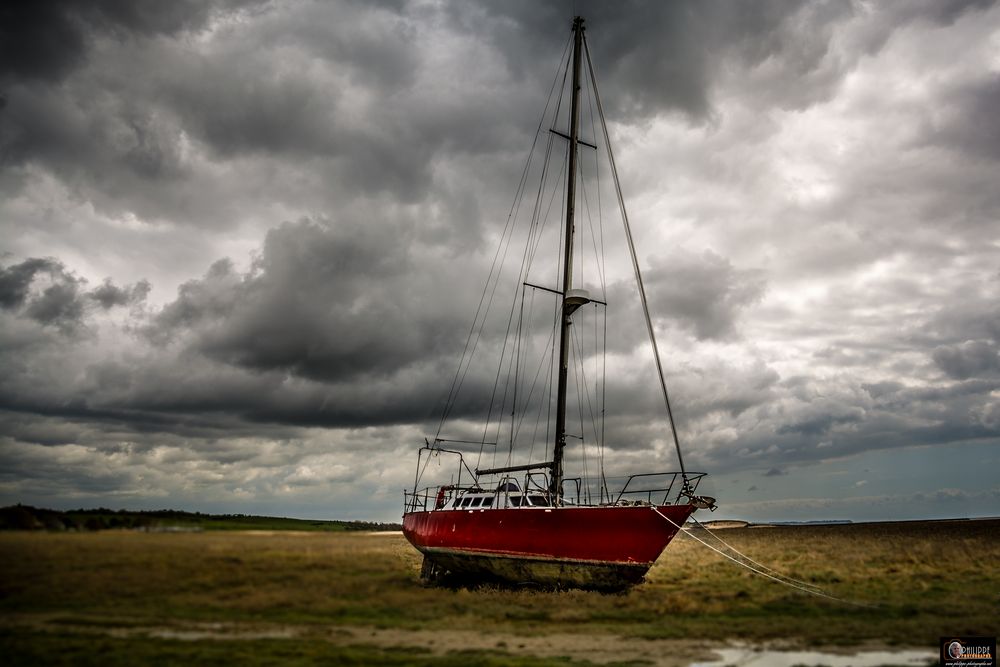 Marée basse et ciel gris,...