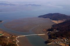 Marée basse vue de haut en Corée du Sud -- Ebbe in Südkorea, von oben gesehen