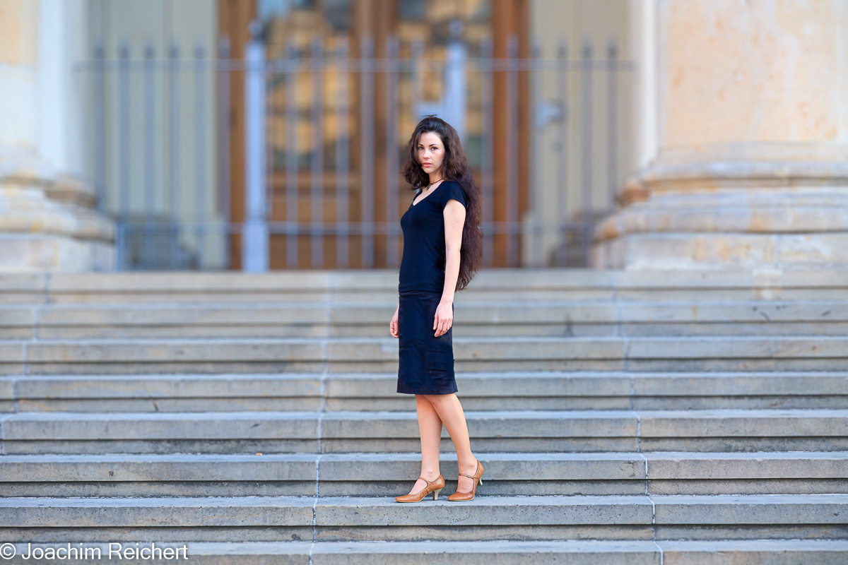 Maria auf der Treppe des Konzerthauses von Berlin