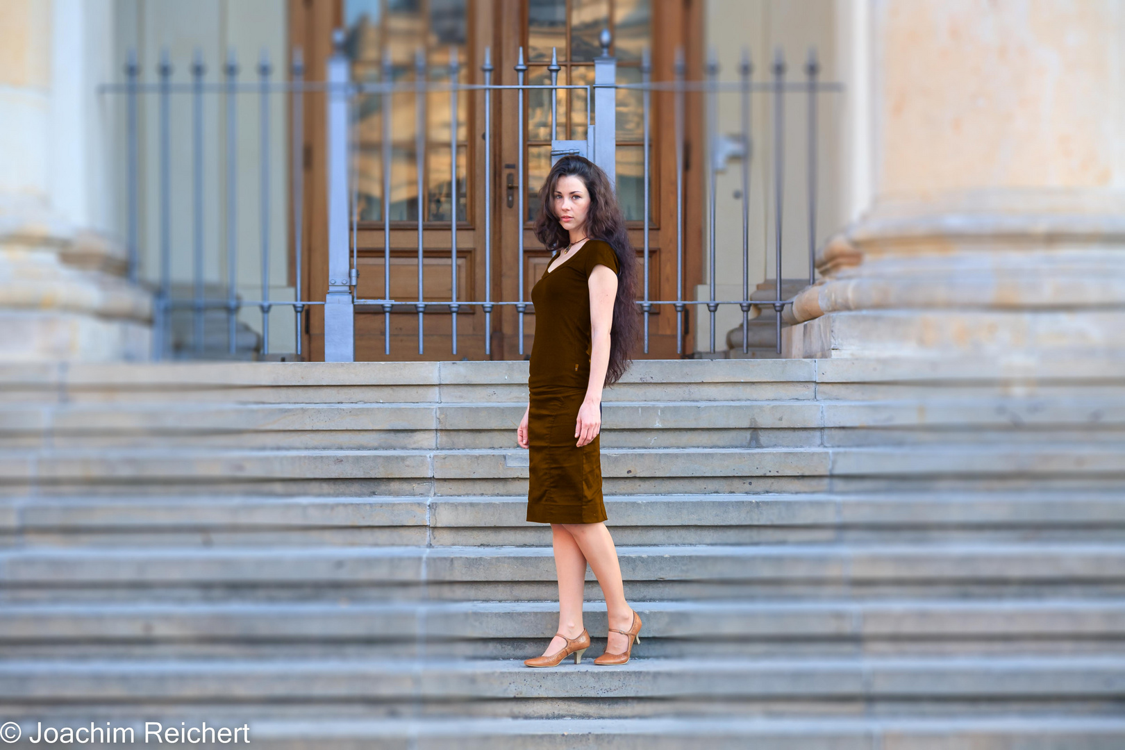 Maria auf der Treppe zum Deutschen Dom am Gendarmenmarkt von Berlin