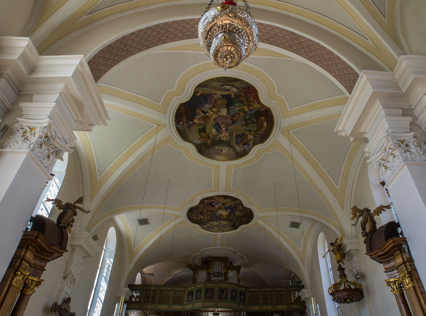 Maria Immaculata Unlingen, Decke und Orgel