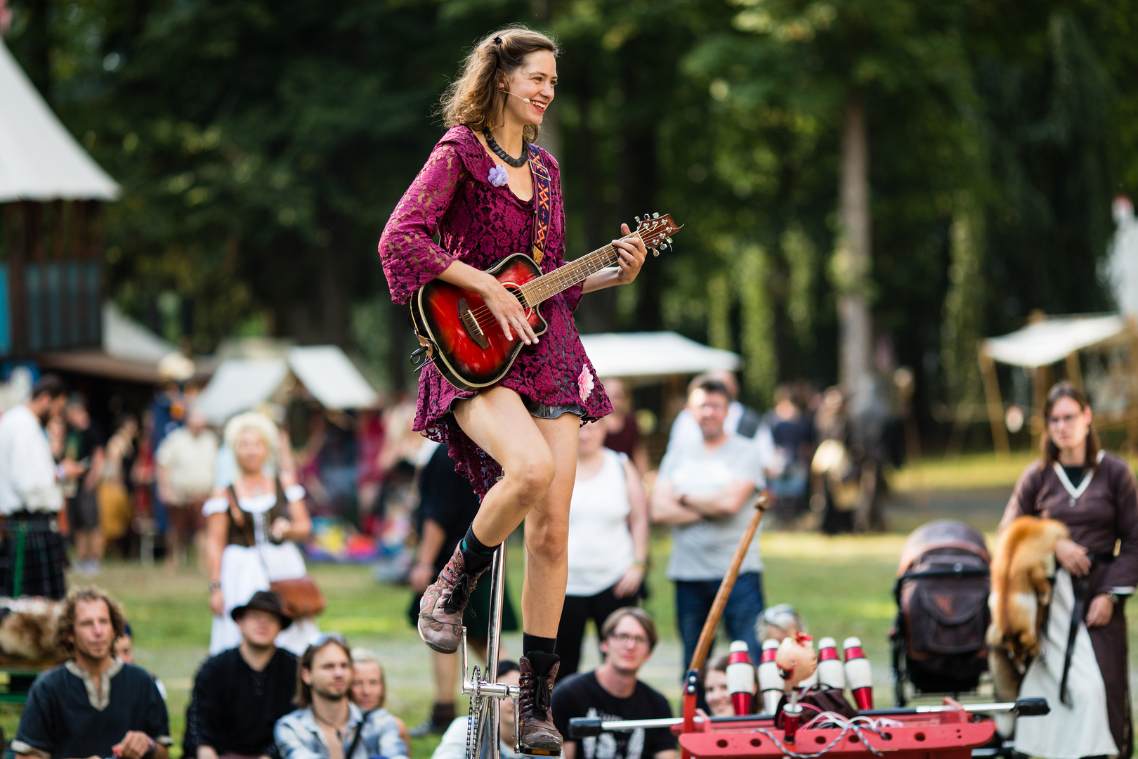 Maria mit Gitarre