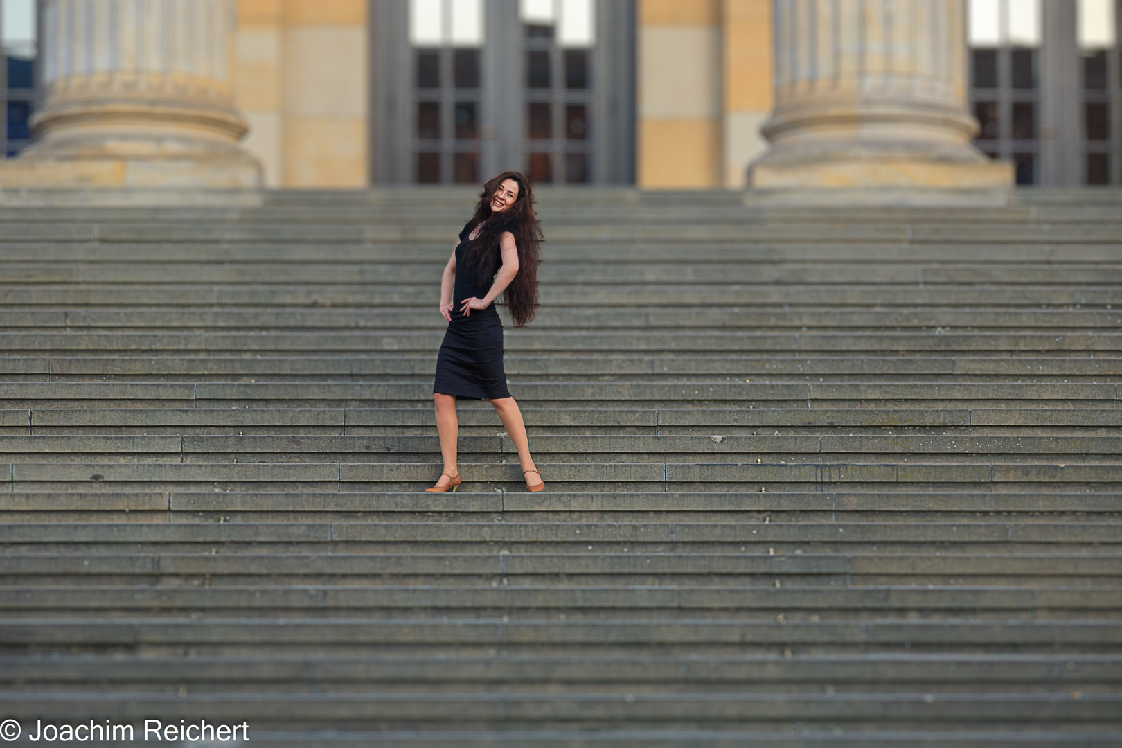 Maria sur les marches du palais des concerts de Berlin