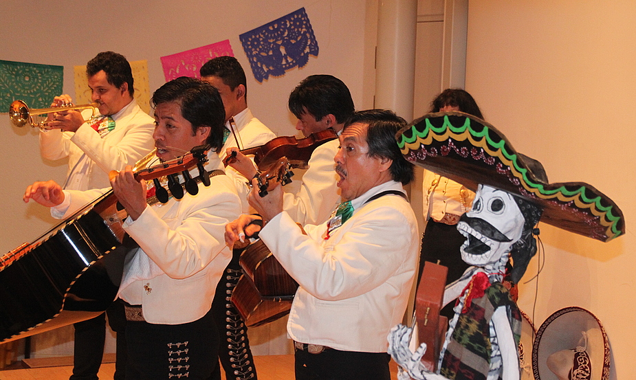 MARIACHI mexikanische Musiker Totenfest