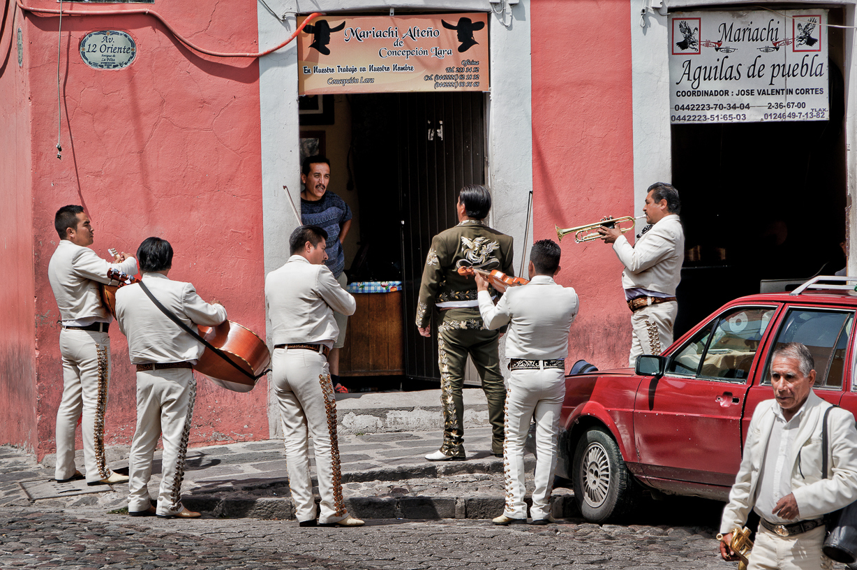 Mariachis bei der Arbeit in Puebla (Mexico)