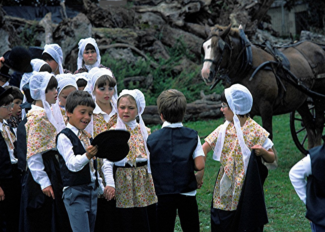 MARIAGE A POUZAUGES Garçons et Demoiselles d'honneur