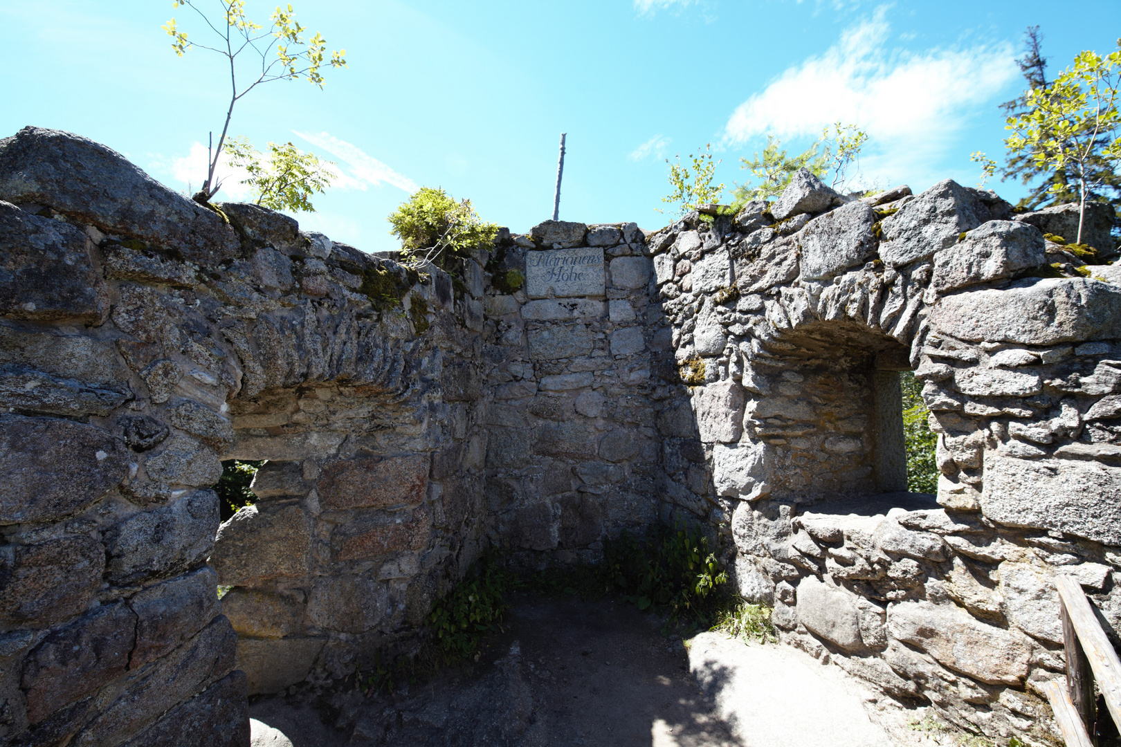  Marianenhöhe Fichtelgebirge Felsenlabyrinth Felsen mit blauen himmel