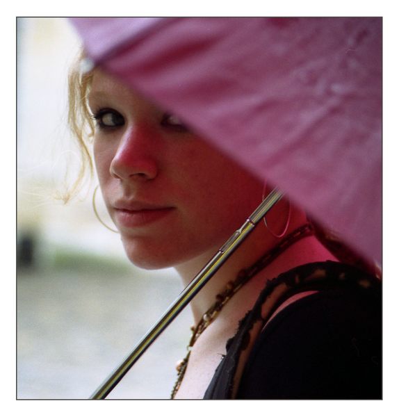 Marianne unterm Regenschirm