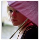 Marianne unterm Regenschirm