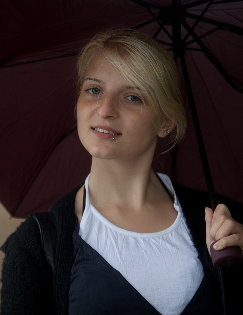 Marie - ein Sonnenstrahl im Regen - Shooting am 02. Juli 2011 in Lübeck.