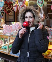 Marie mit dem Apfel