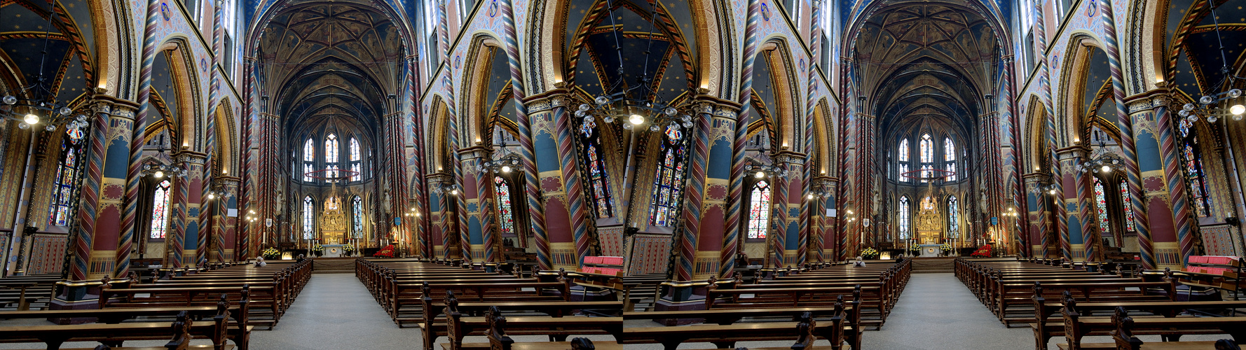 Marien-Basilika Kevelaer - Blick in das Langschiff, auf den Altar.