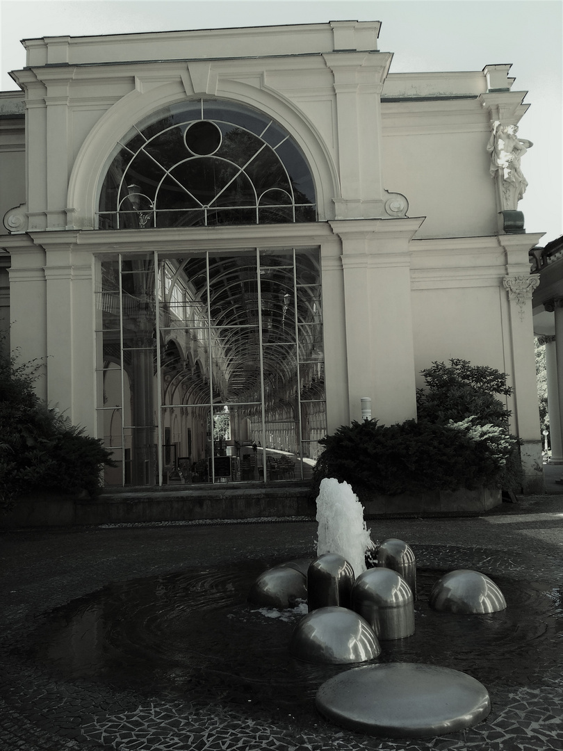 Marien spa - colonnade- Fountains.