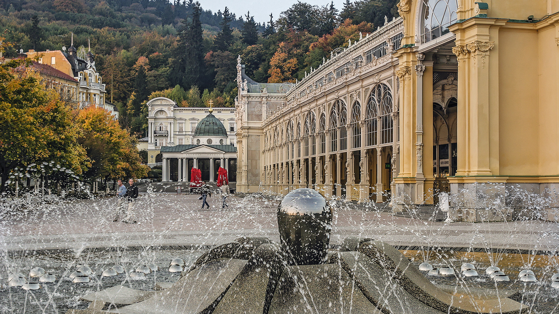 MARIENBAD (CZ) - Klassizistische Kreubrunnen- und gusseiserne Kolonnade