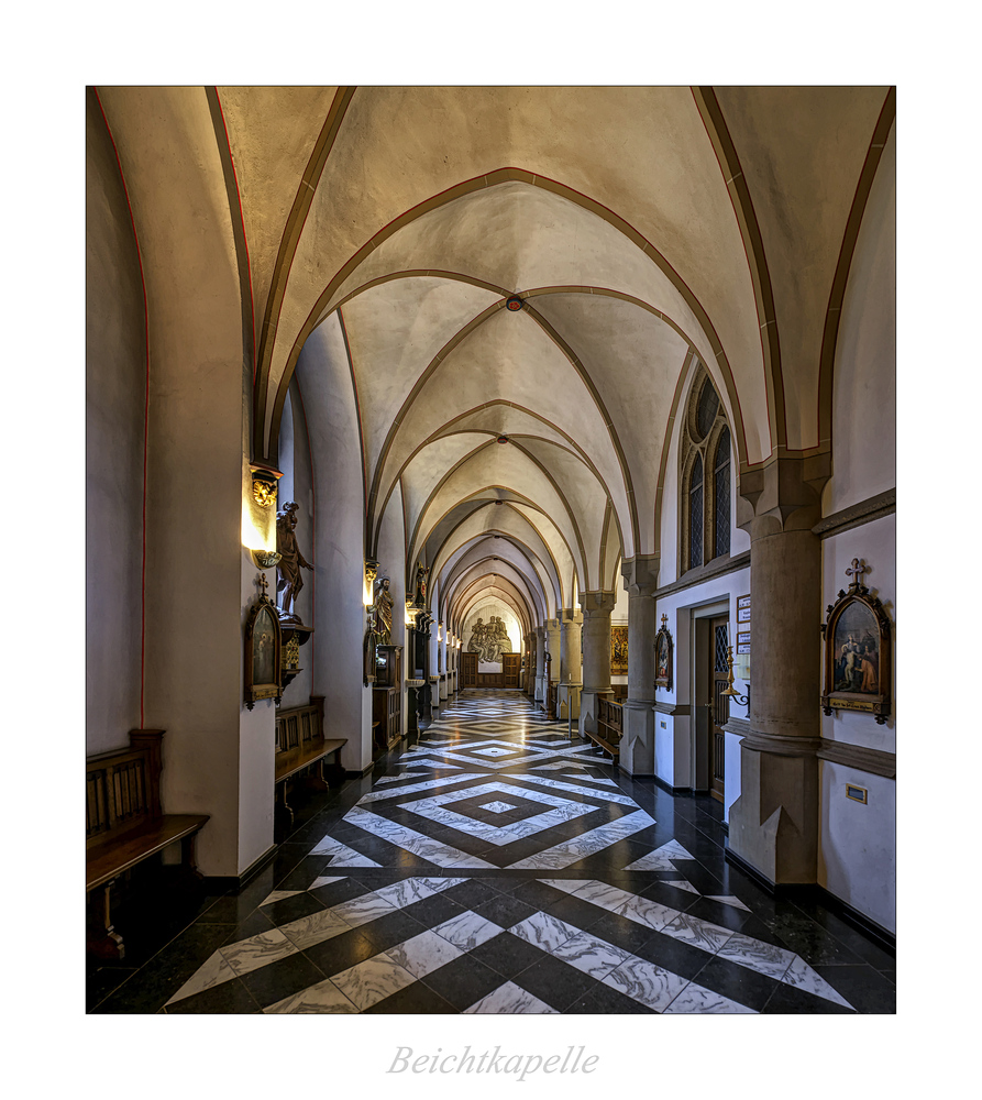 Marienbasilika (Kevelaer) " im Klostergang, auf dem Weg zur Beichtkapelle...."