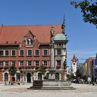 Marienbrunnen mit Rathaus, Mindelheim, Juli 2017