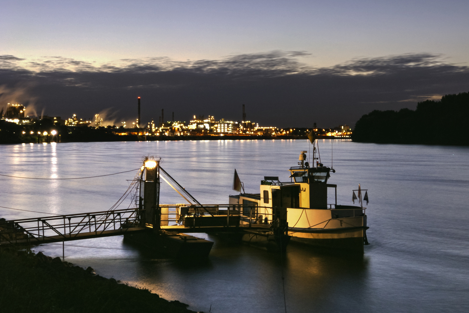 Marienfels bei Nacht