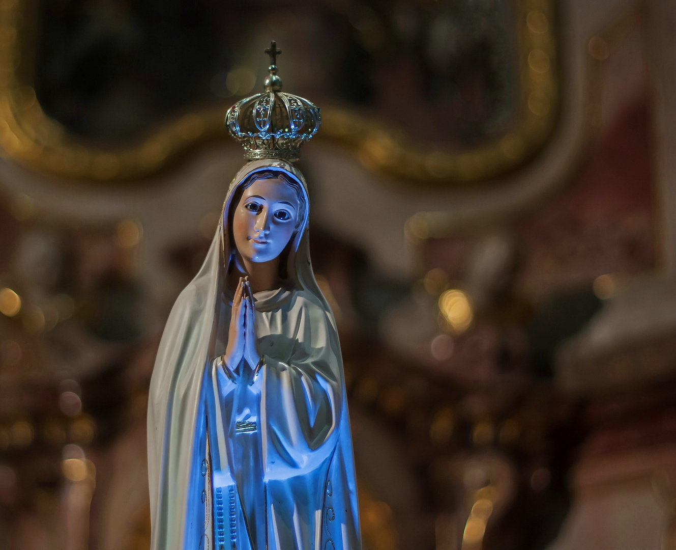 Marienfigur mit Offenblende