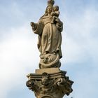 Marienfigur vor dem Stift Neuburg bei Heidelberg