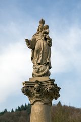 Marienfigur vor dem Stift Neuburg bei Heidelberg