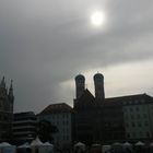 Marienhof München mit Neuem Rathaus und Dom