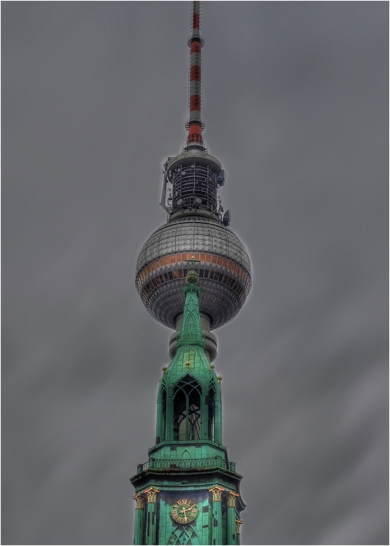 Marienkirche (1292) & Fernsehturm (1969)