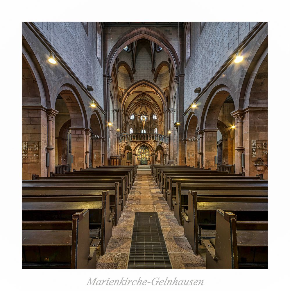 Marienkirche - Gelnhausen " Blick zum Lettner aus meiner Sicht.."